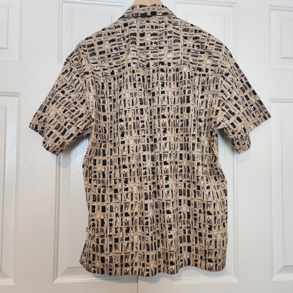 Island Shores Geometric Print Pointed Collar Button Down Tan Men's Shirt  Size L - Picture 2 of 5